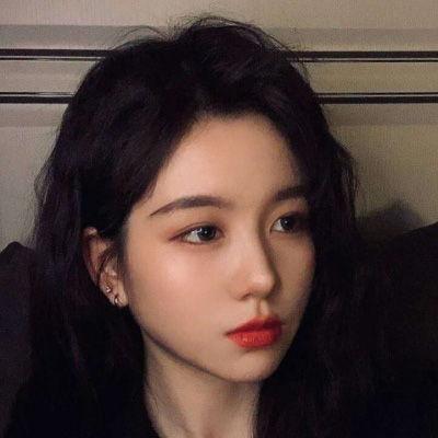 很狰狞的女网红照片,网络热议不断