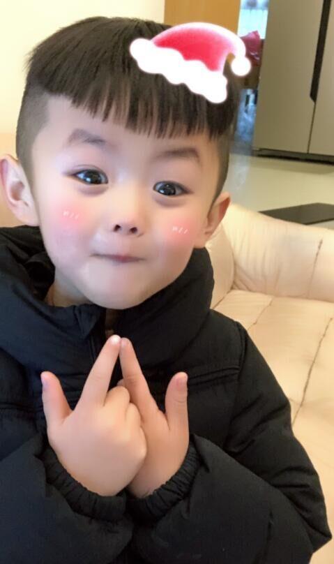 快手网红熊孩子,快手网红的童年魅力与成长故事