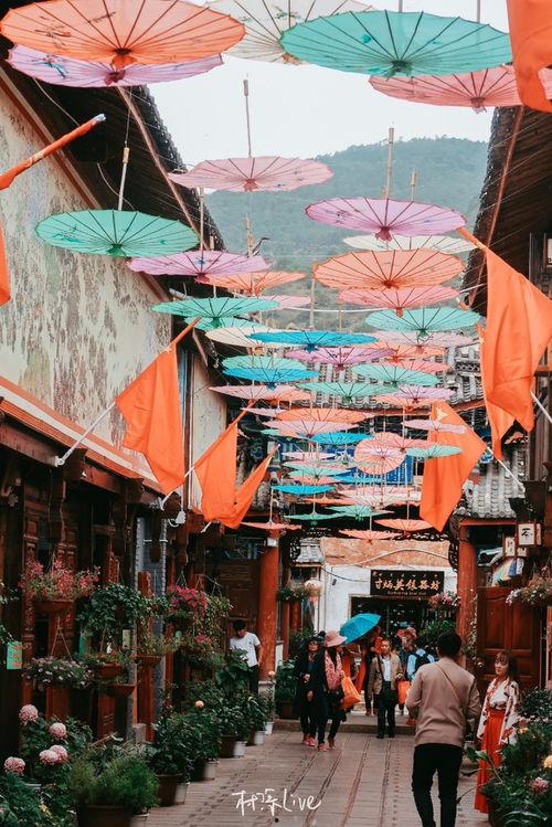 丽江古城纸伞网红街,邂逅纸伞网红街的浪漫风情