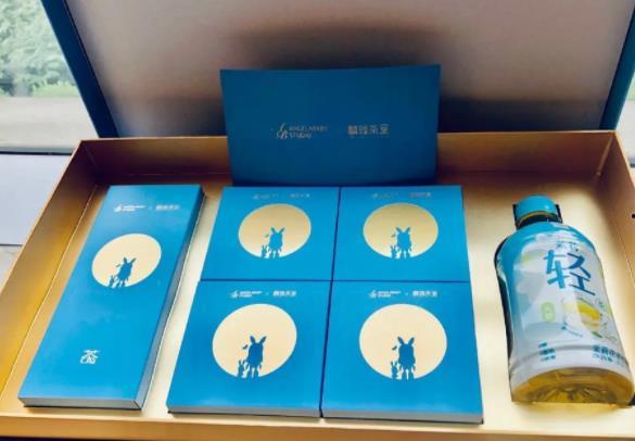 秤 礼盒 鸭子 猜明星,礼盒传情，鸭子演绎明星风采”