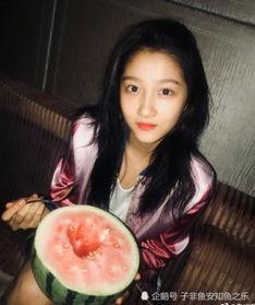 hannahowo吃瓜照片,揭秘明星日常生活中的真实瞬间