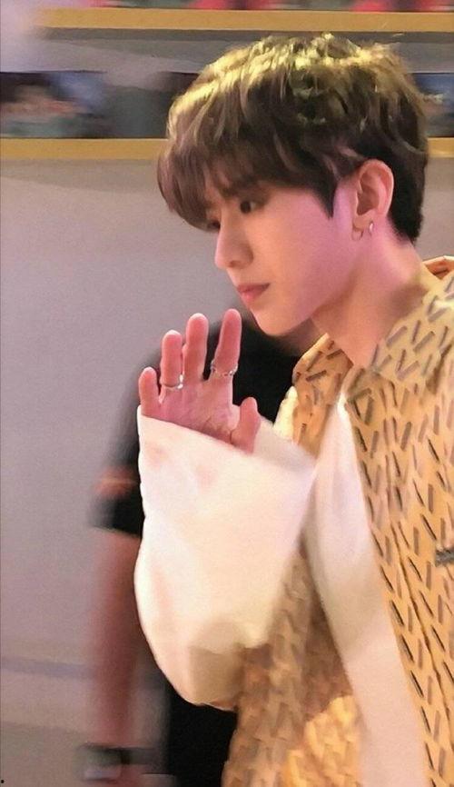 蔡徐坤明星照片,青春偶像的蜕变之路